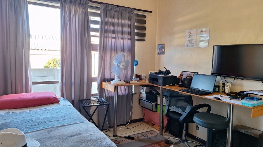 4 Bedroom Property for Sale in Denneoord Western Cape